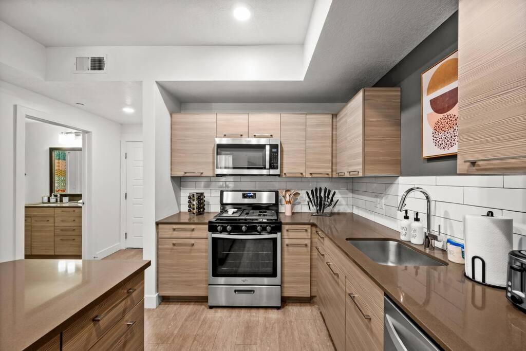 Luxurious Retreat In Slc Apartment Salt Lake City Luaran gambar